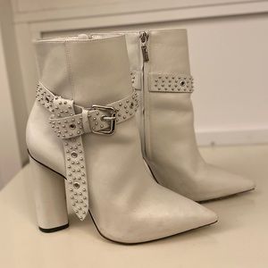 SCHUTZ Pearl White Leather Pointed Bootie
